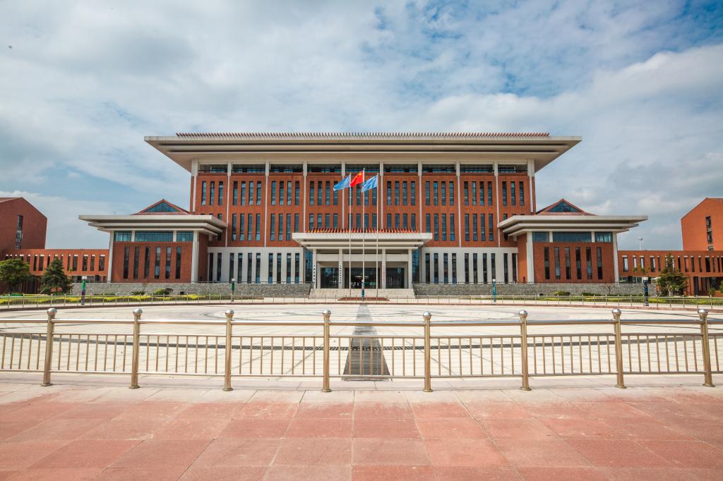 安顺职业技术学院，选择Defender终端安全管理系统，规范学生机房管理。